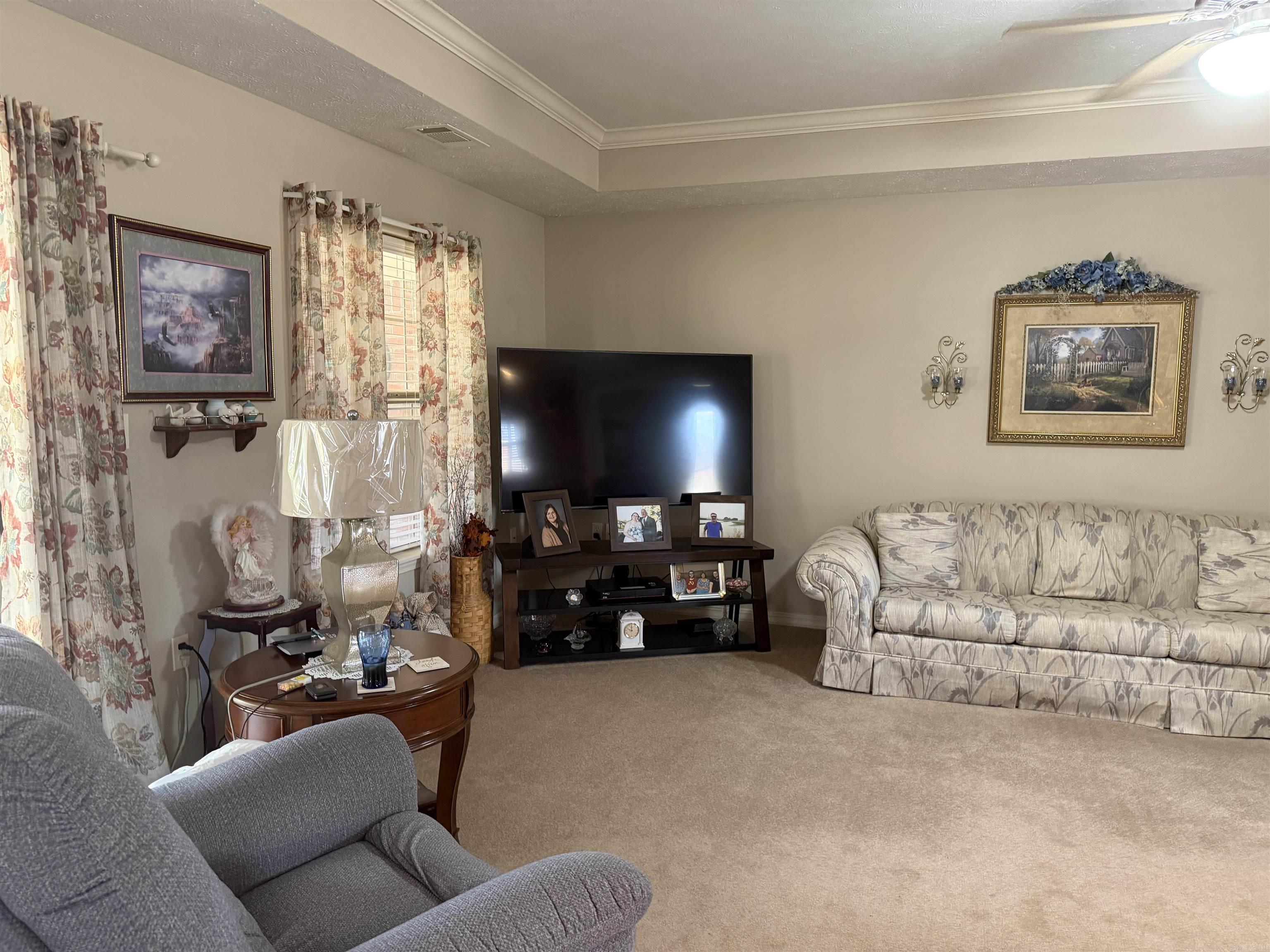 604 Llama  Searcy, AR