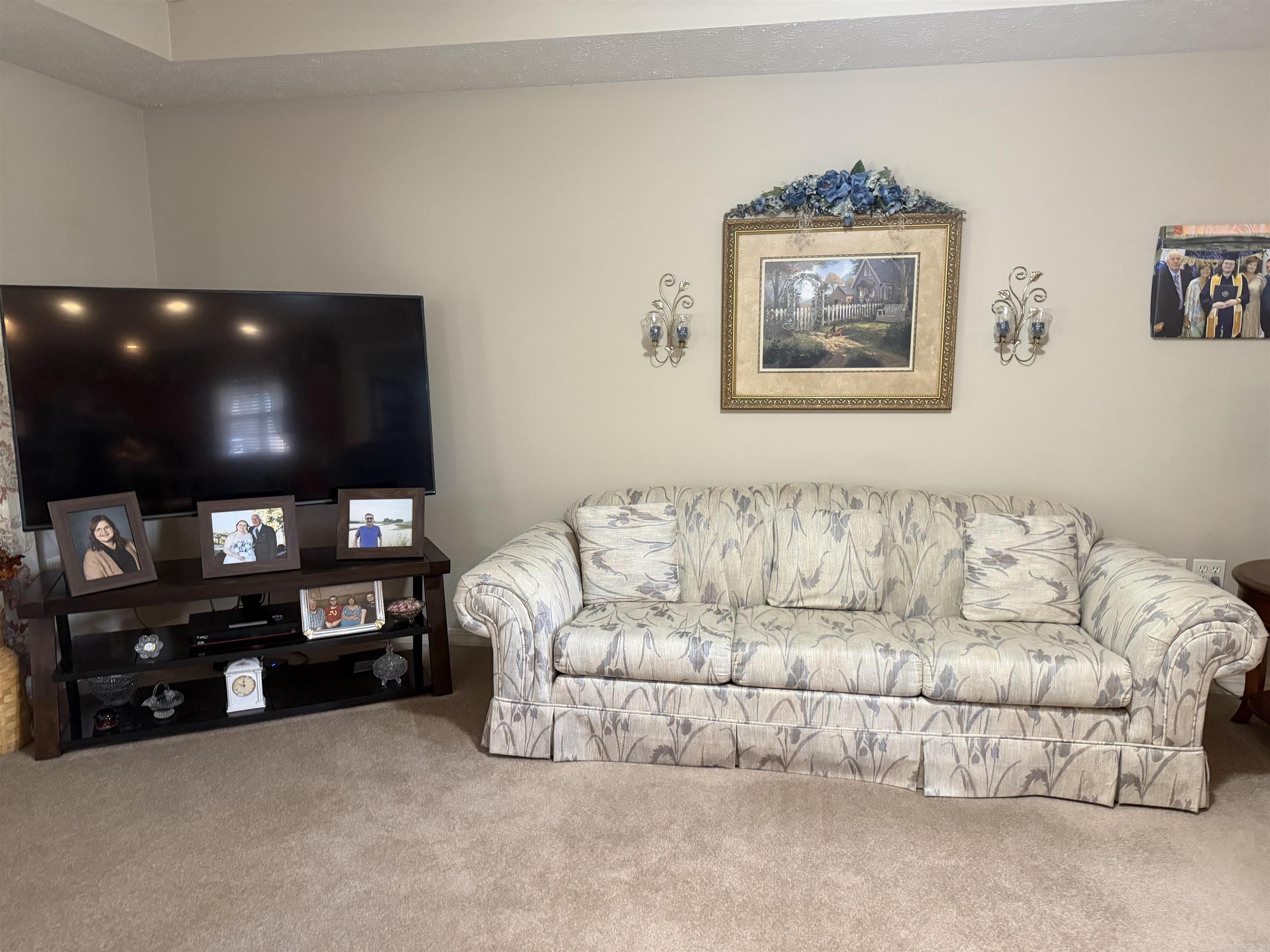 604 Llama  Searcy, AR