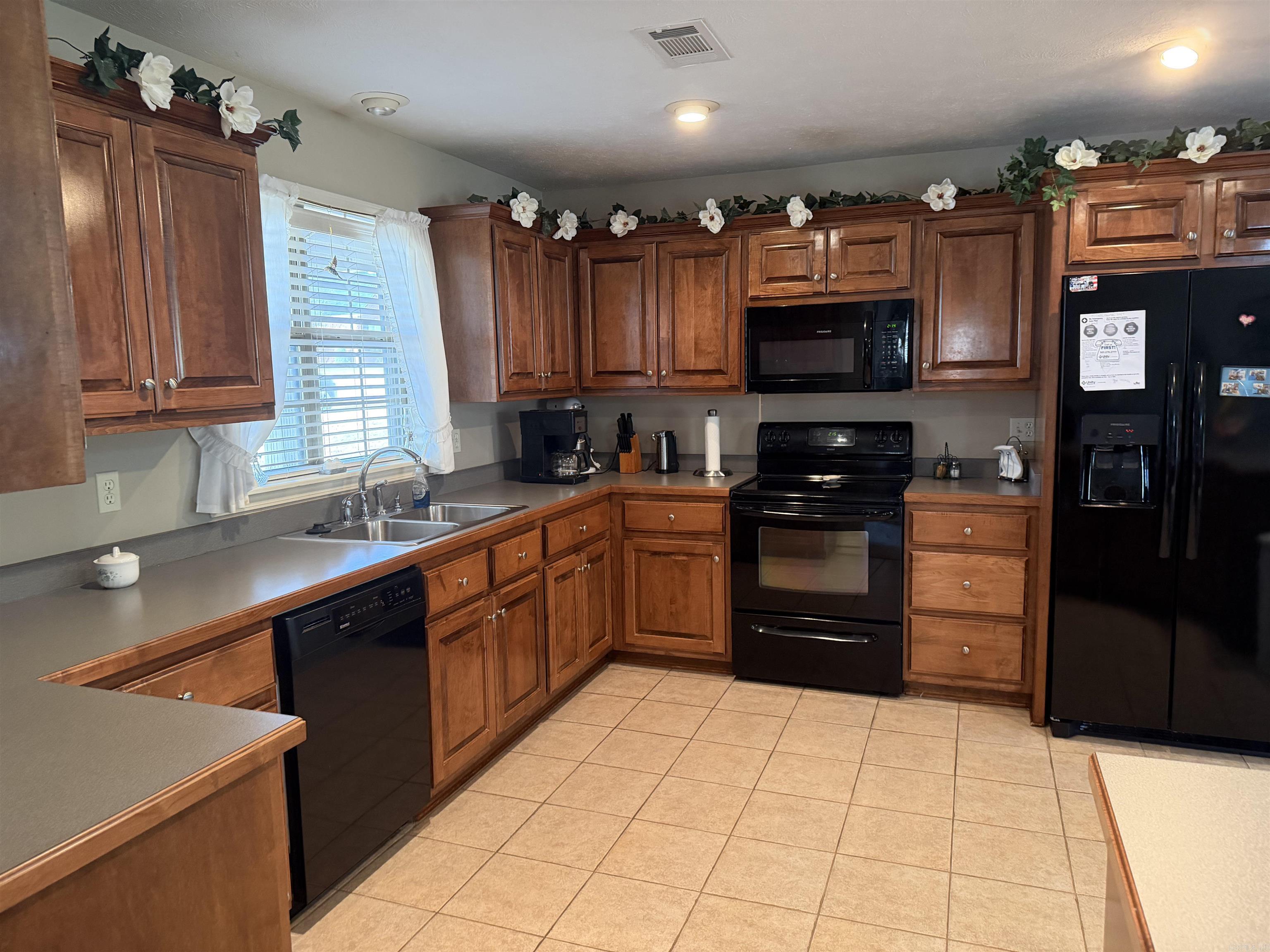 604 Llama  Searcy, AR