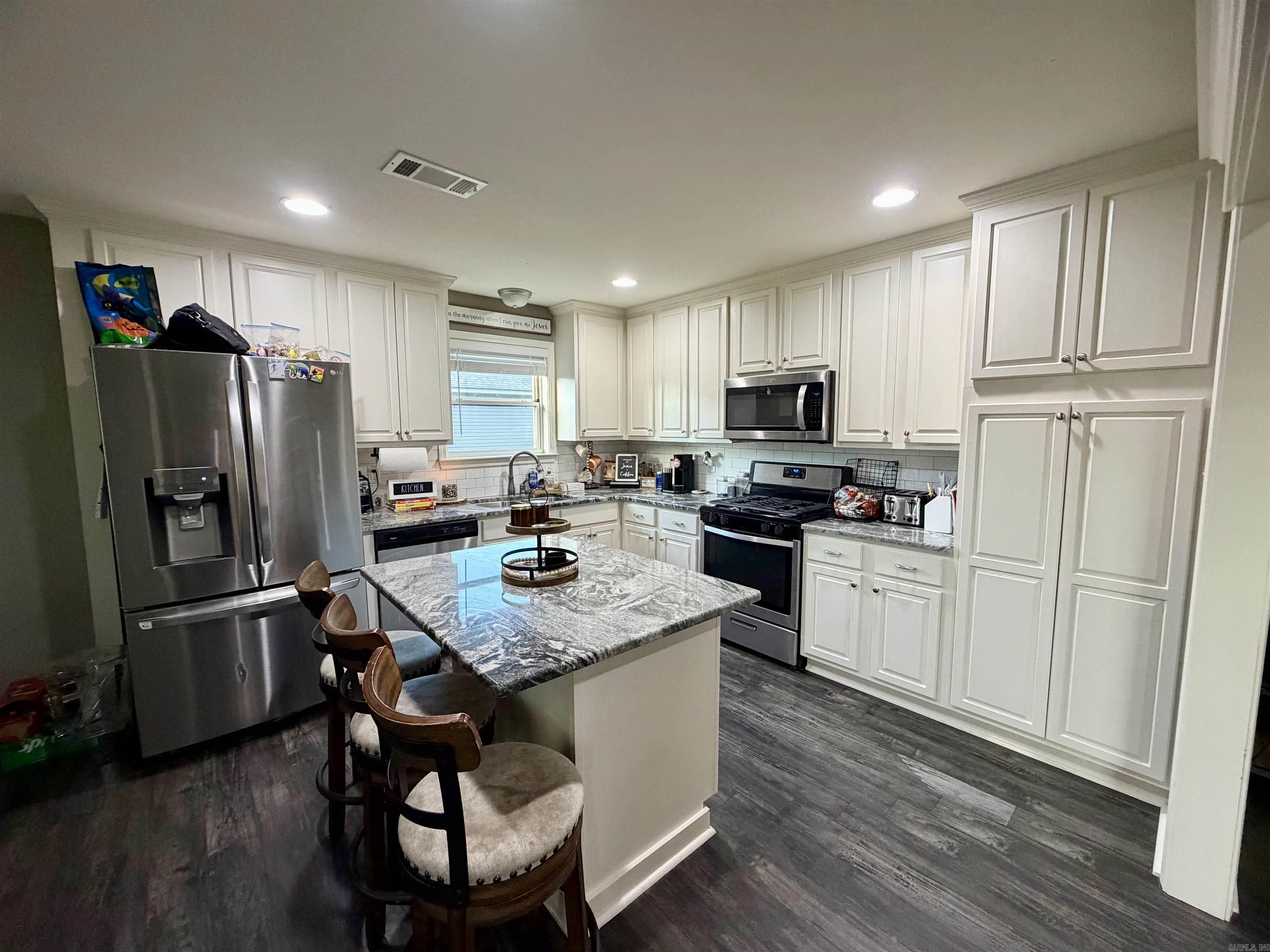 9417 Crossroads  Benton, AR