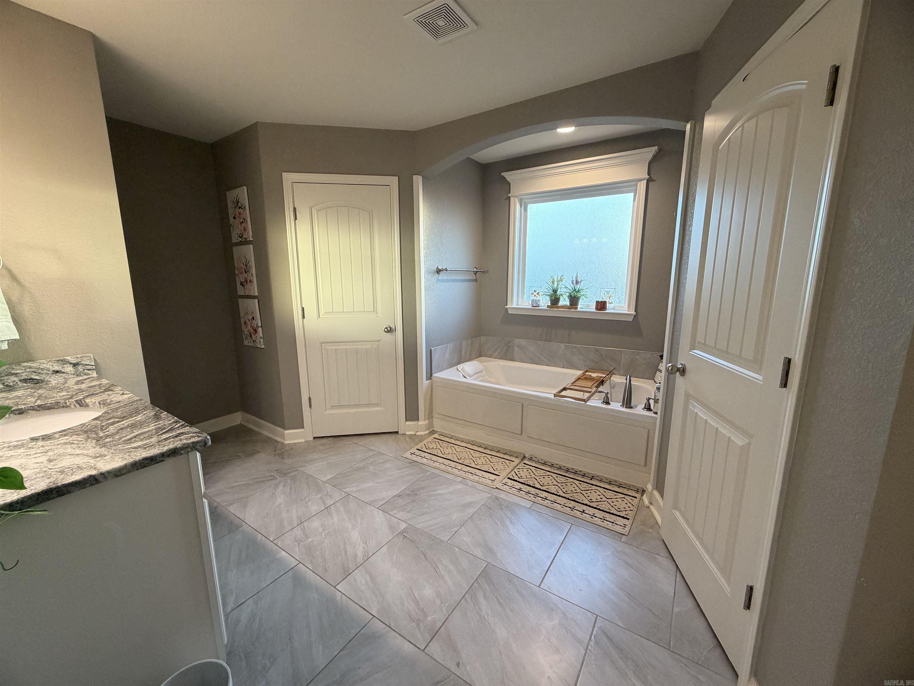 9417 Crossroads  Benton, AR