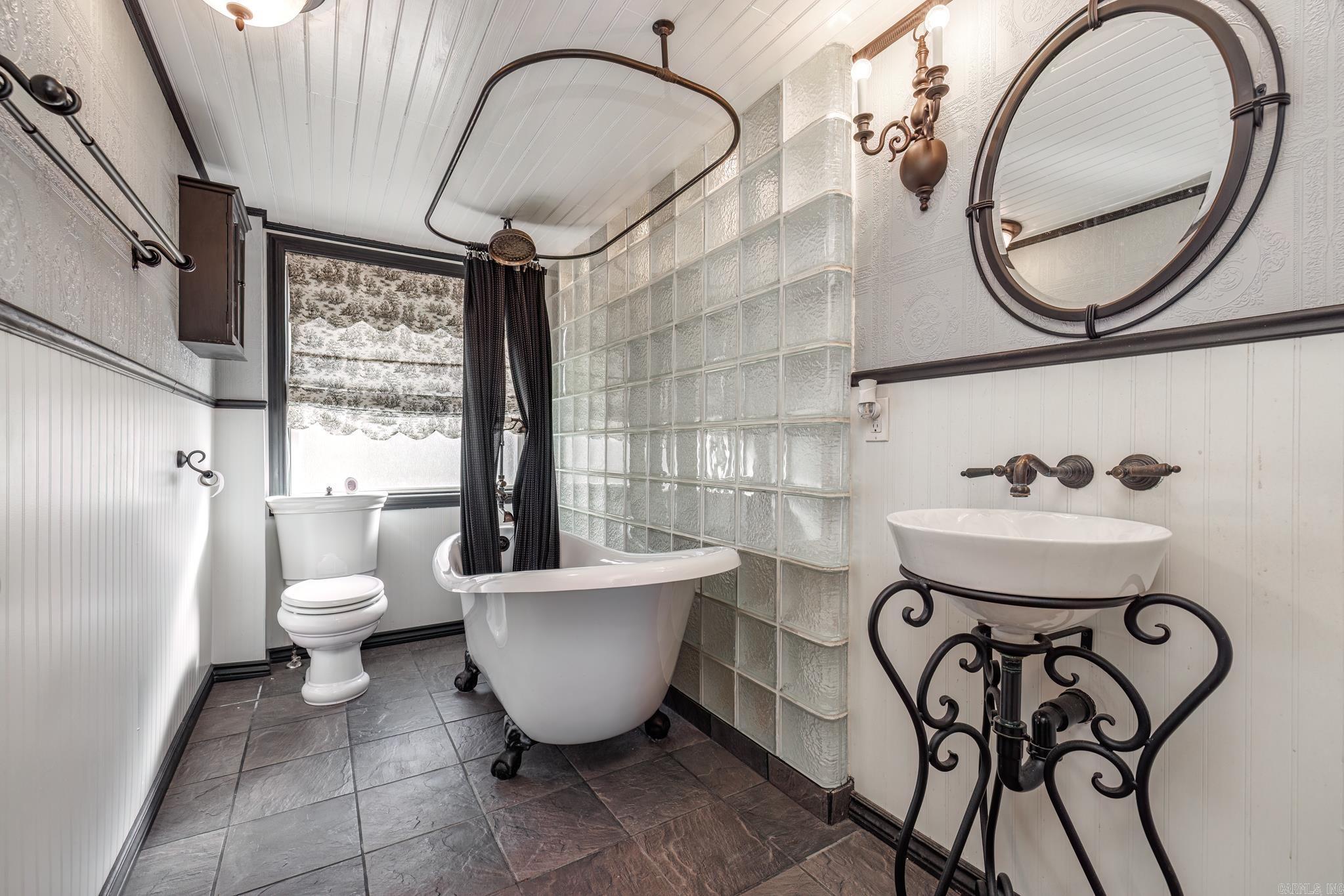 1043 Clinton  Arkadelphia, AR