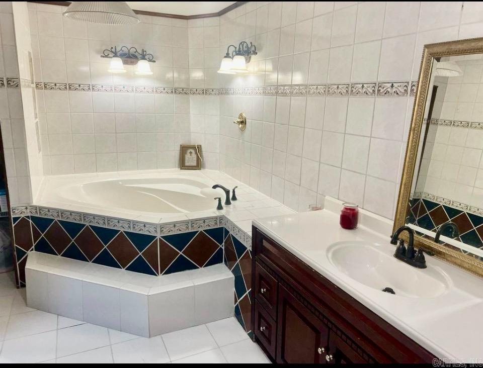 77 Artie Robinson Road  Gillett, AR