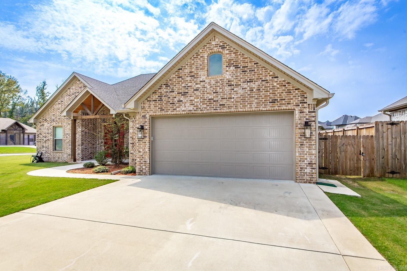 837 Oak Forest  Sherwood, AR