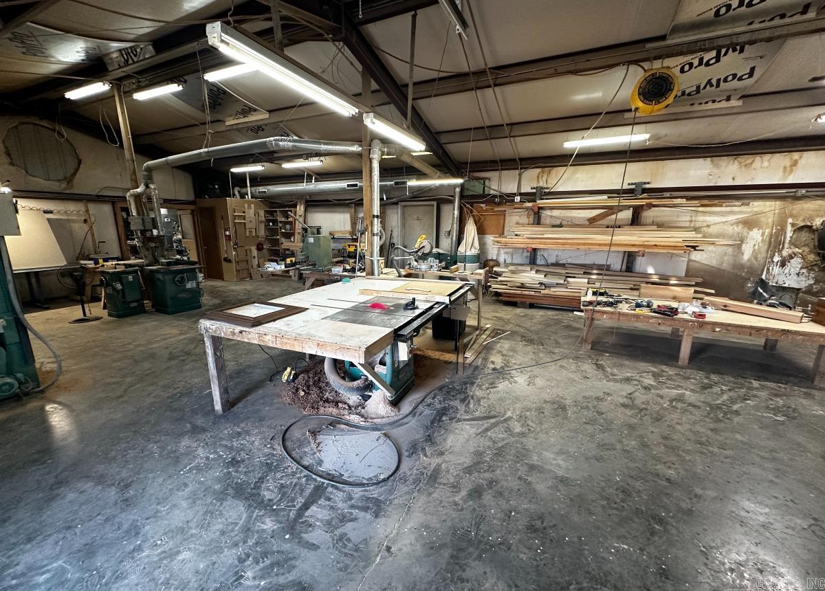 1940 W Main  Mountain View, AR