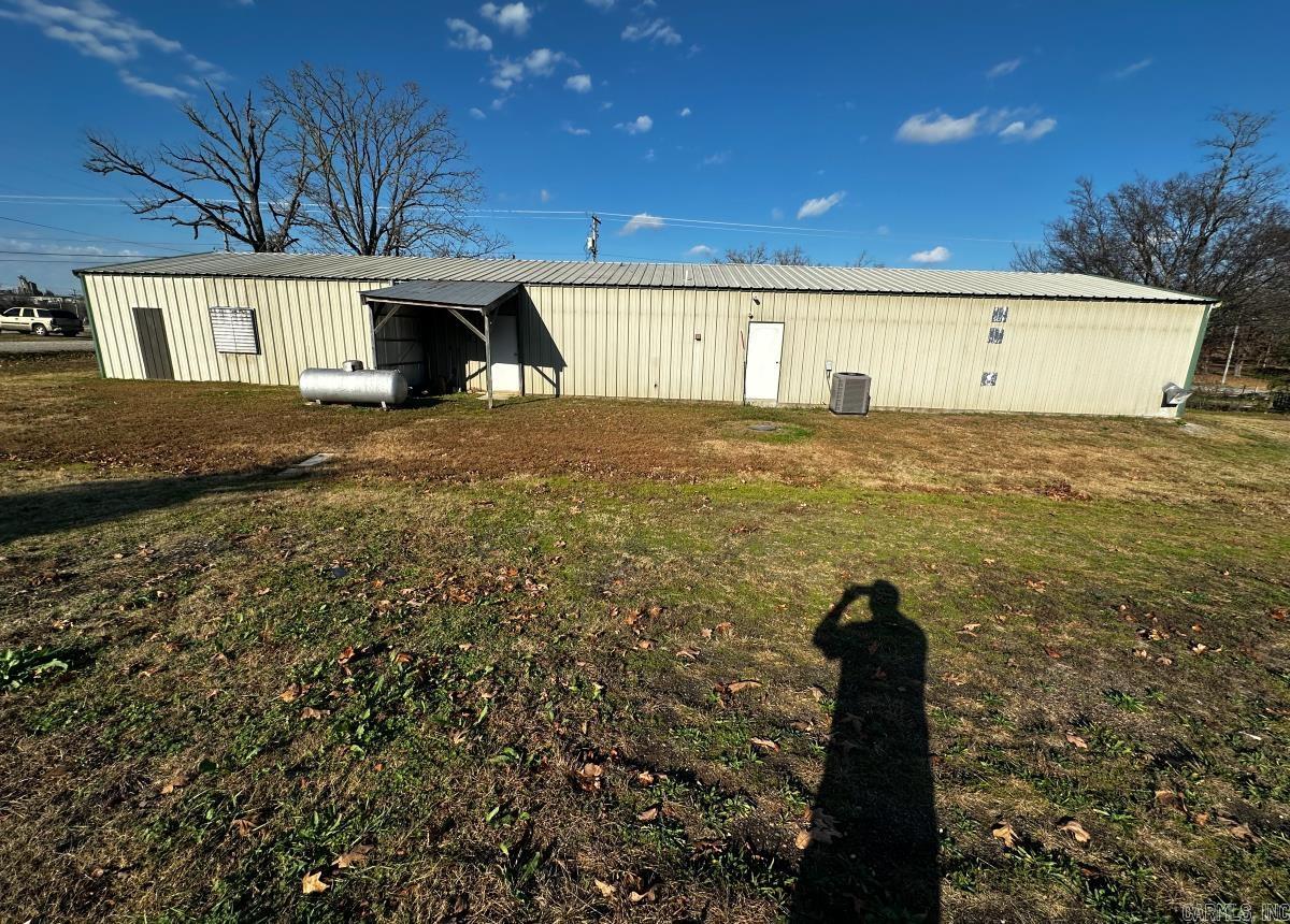 1940 W Main  Mountain View, AR