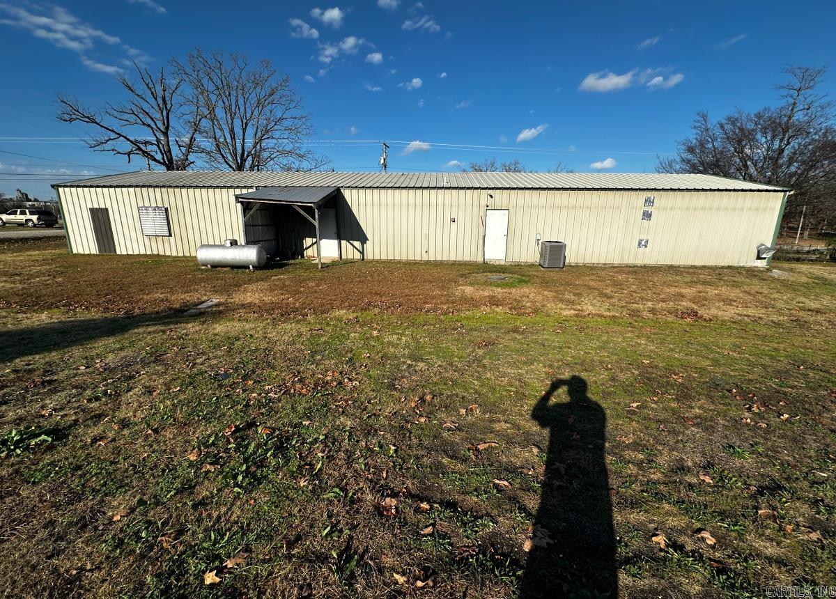 1940 W Main  Mountain View, AR