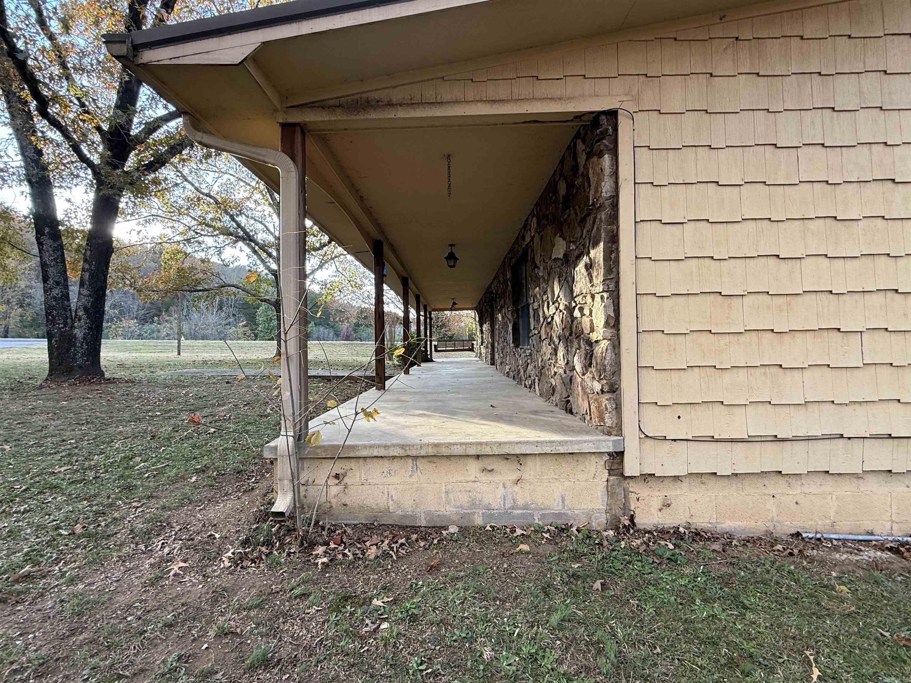 955 Hwy 31  Romance, AR