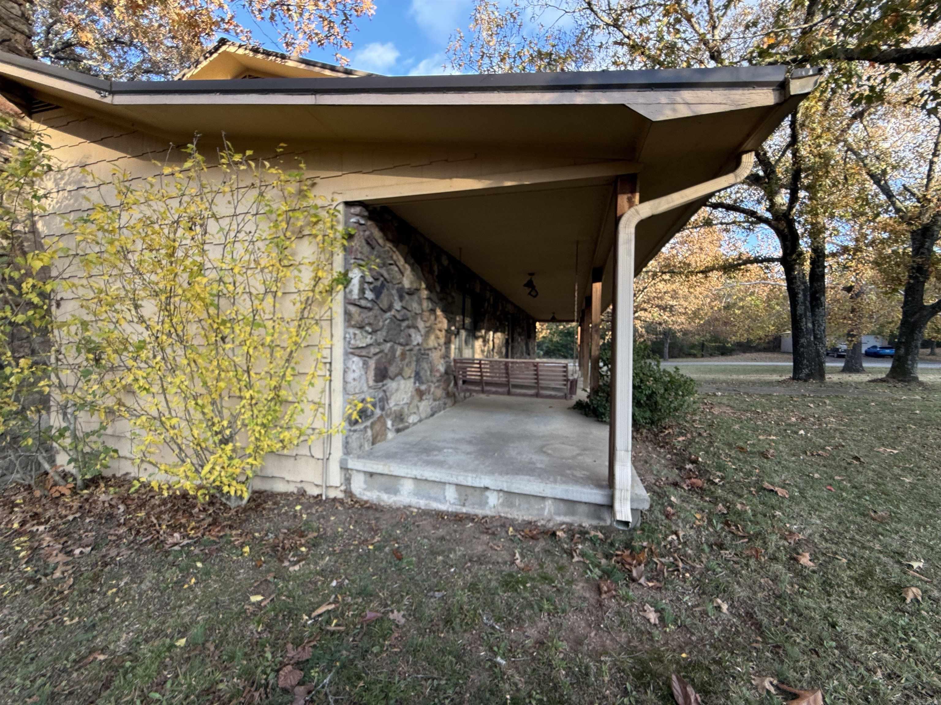 955 Hwy 31  Romance, AR