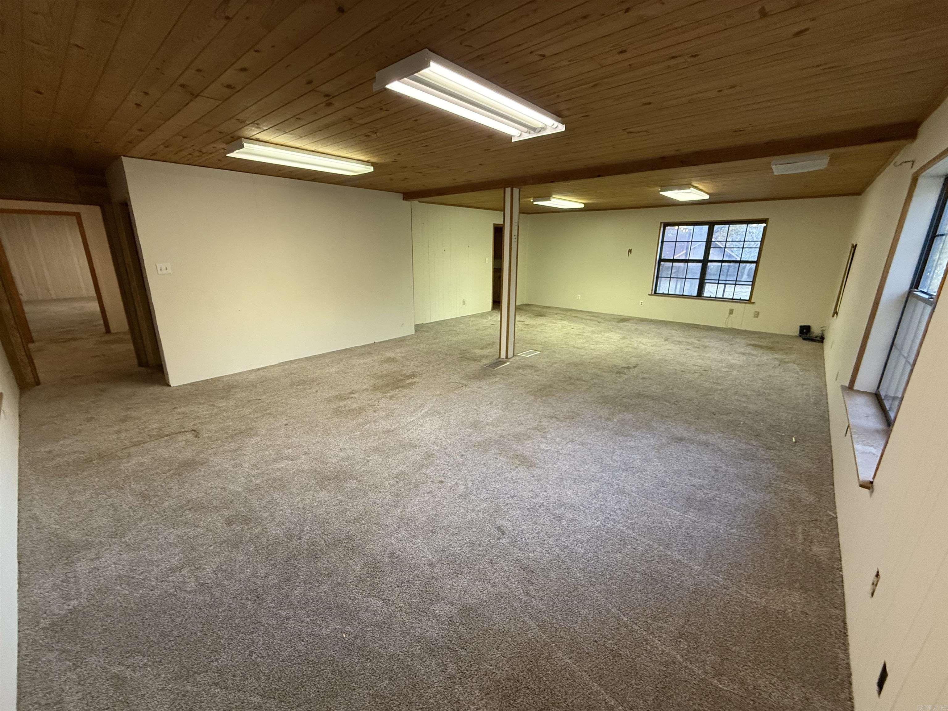 955 Hwy 31  Romance, AR