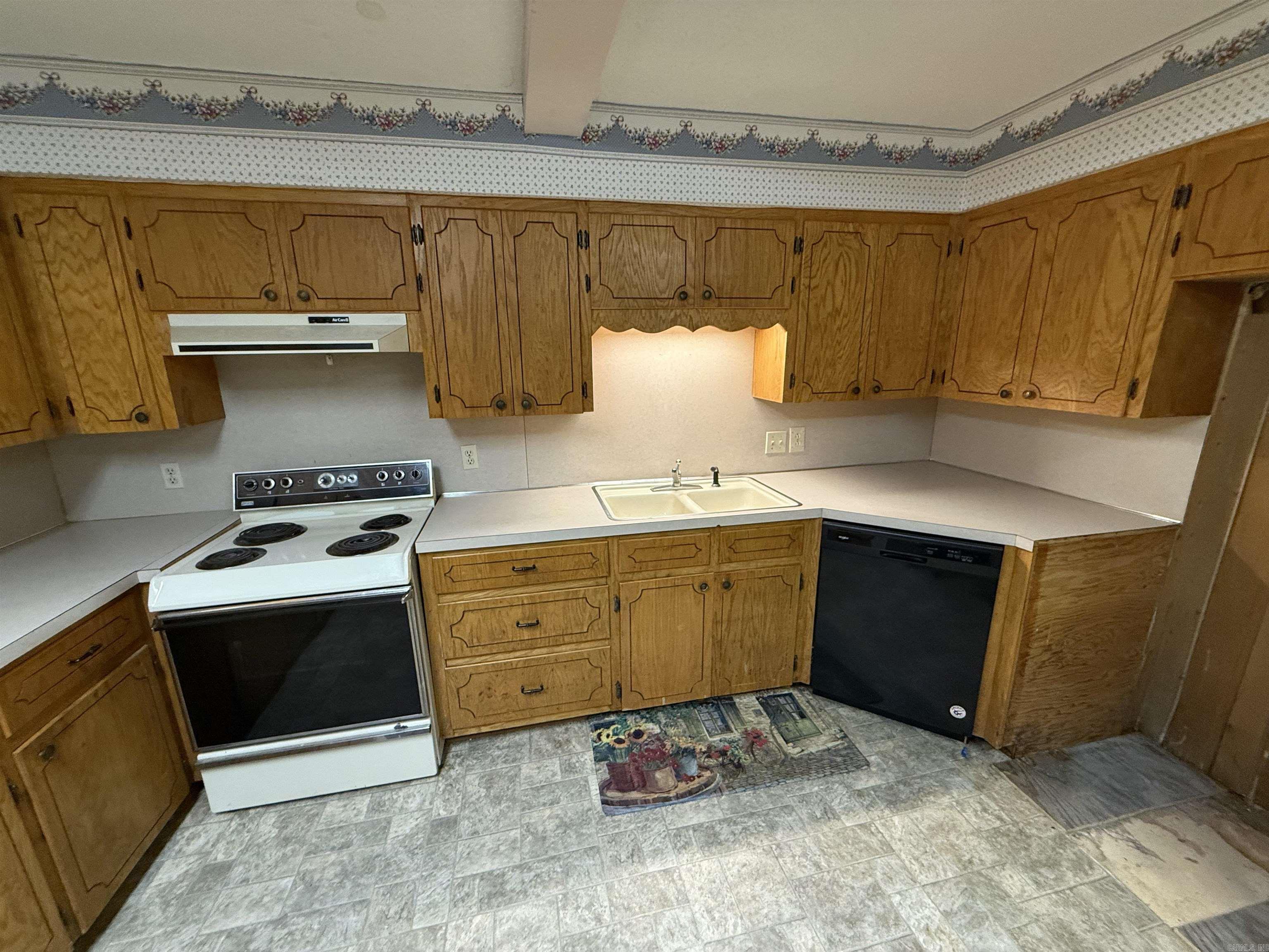 955 Hwy 31  Romance, AR