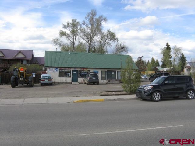 702 W Tomichi Avenue