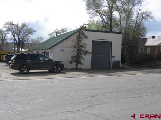 702 W Tomichi Avenue