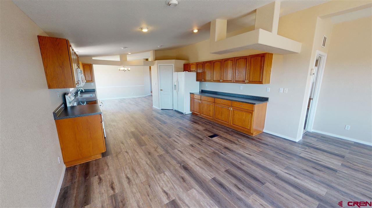 3122 N Road 111