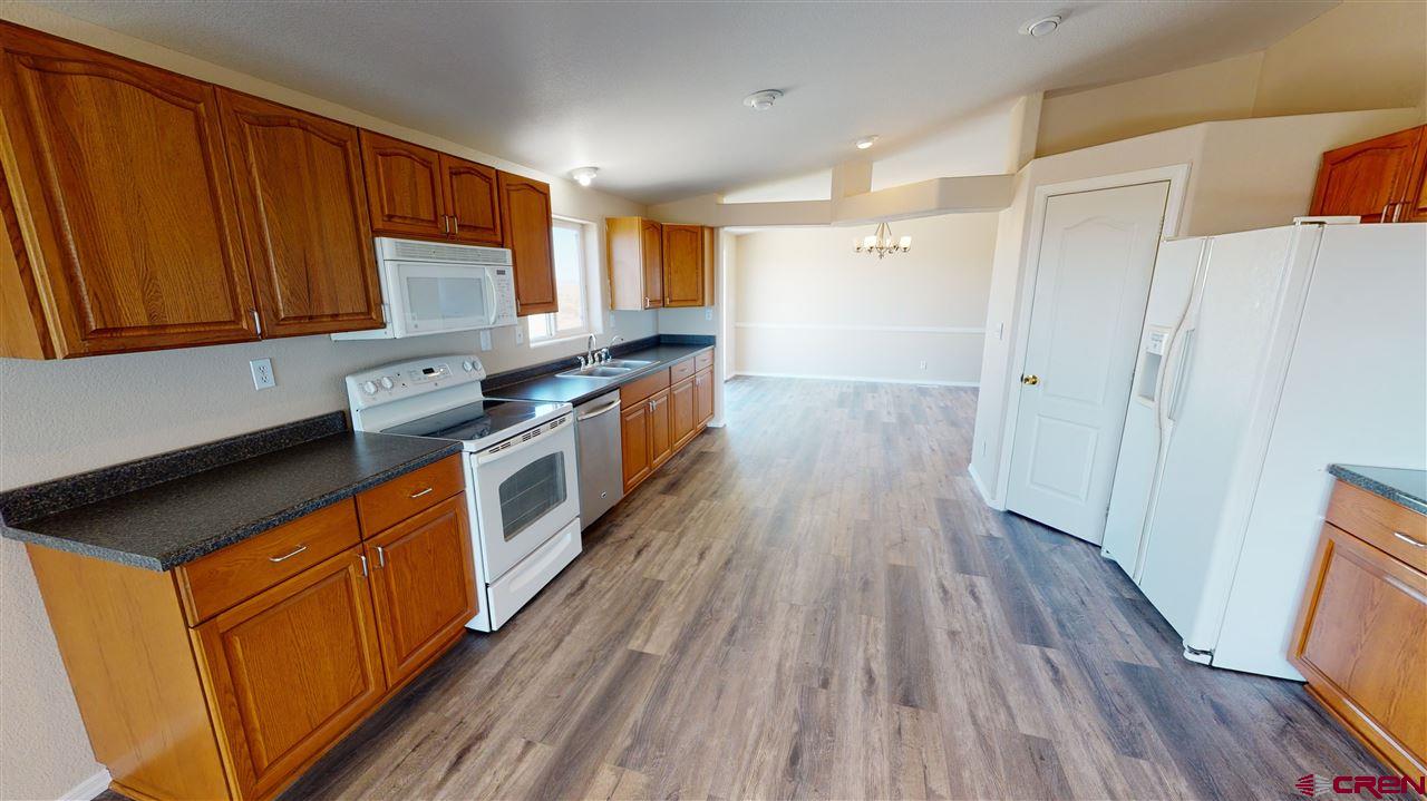 3122 N Road 111