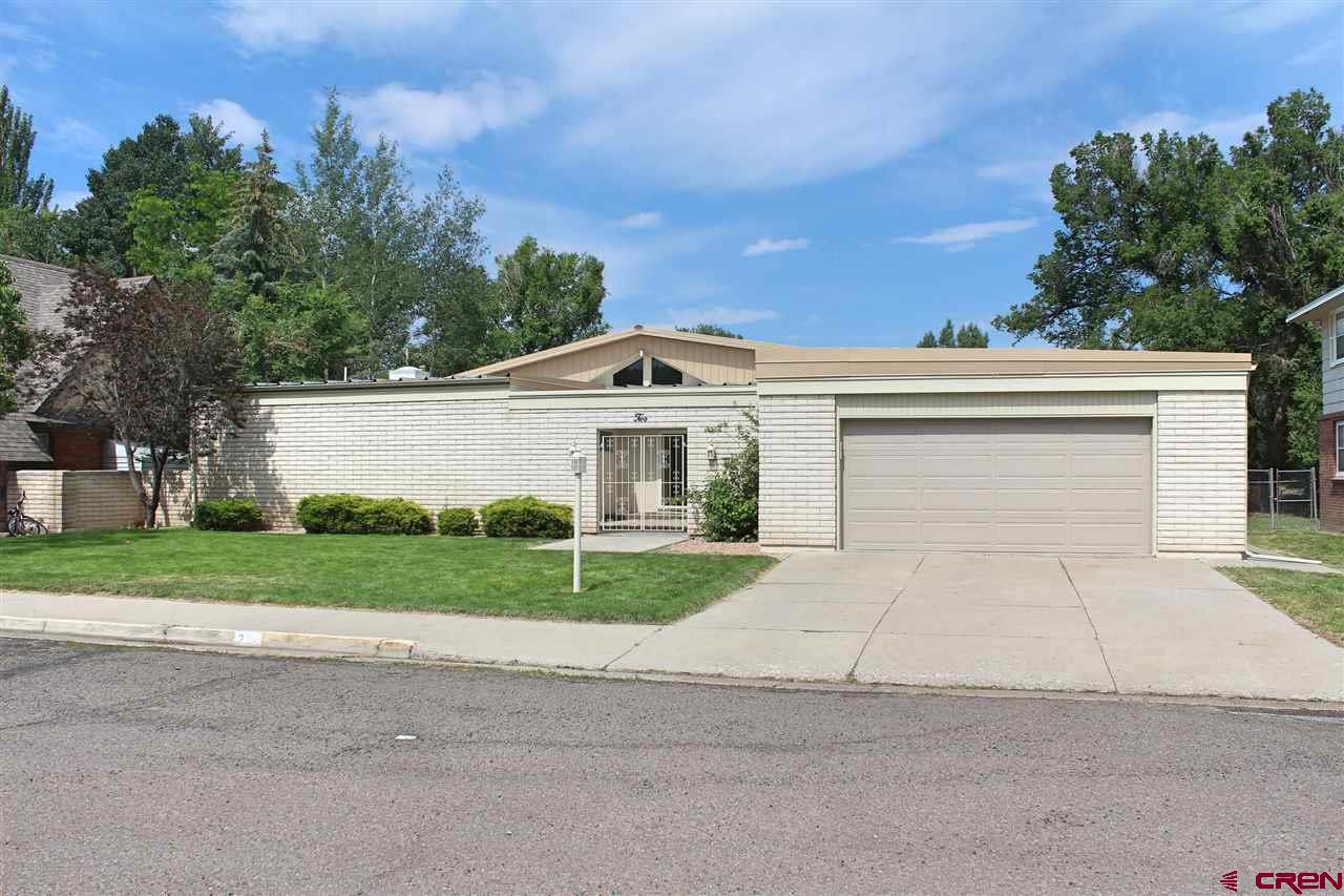 2 Bellwood Drive