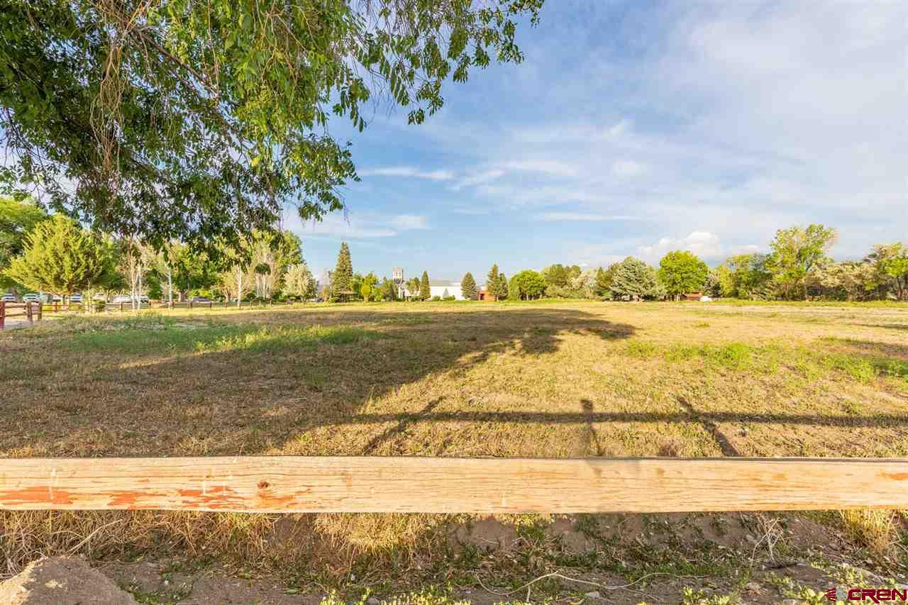 Rare prime commercial 5 acre lot with S. Highway 550 frontage and excellent visibility and access.  Huge daily traffic counts.  Highest and best uses:  retail, lodging, medical, professional.  Building originally on lot has been removed.   Parcels of this size in such a location, in the heart of Montrose, are difficult to find.