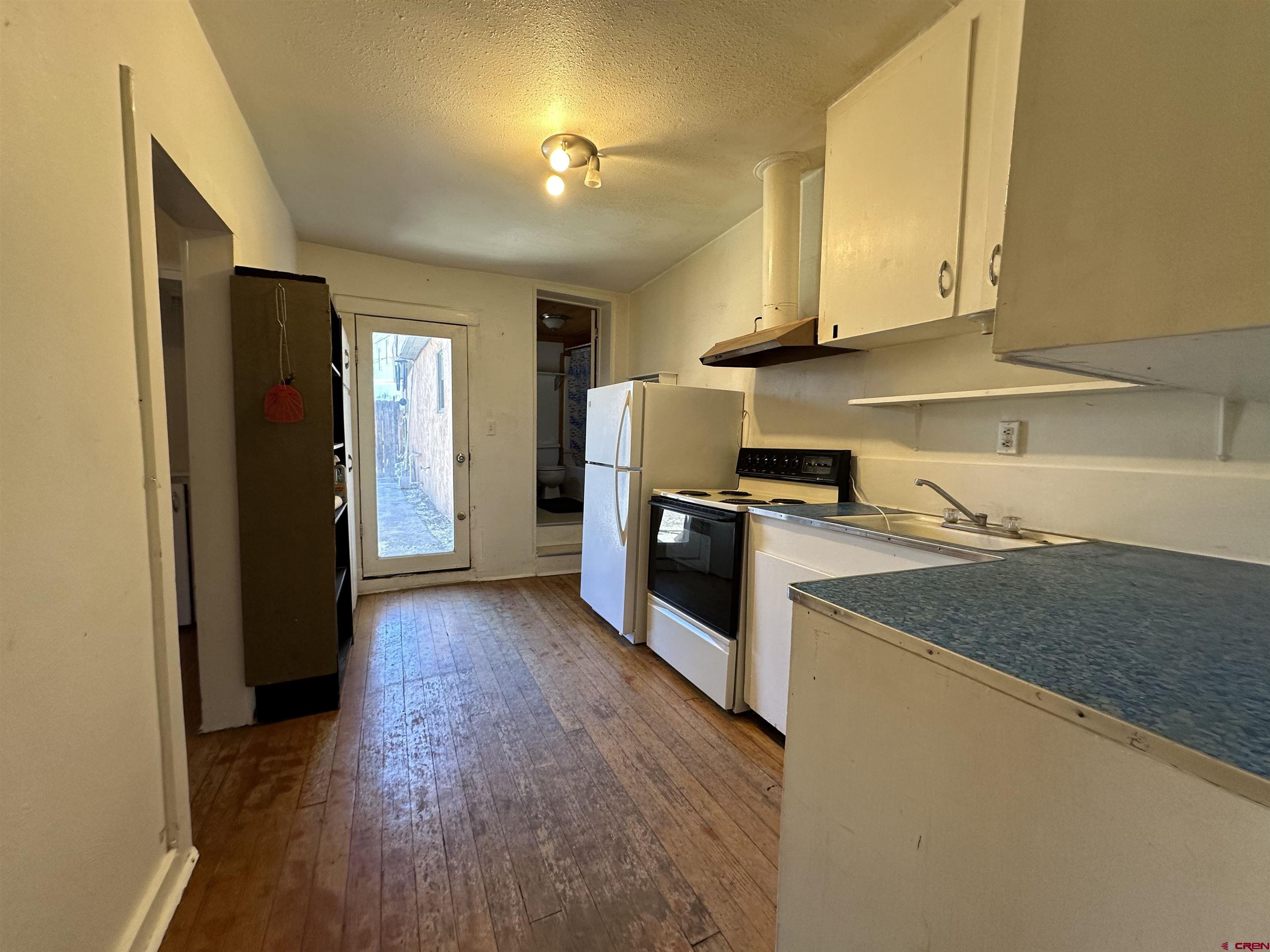 122 & 122.5 Alamosa Avenue