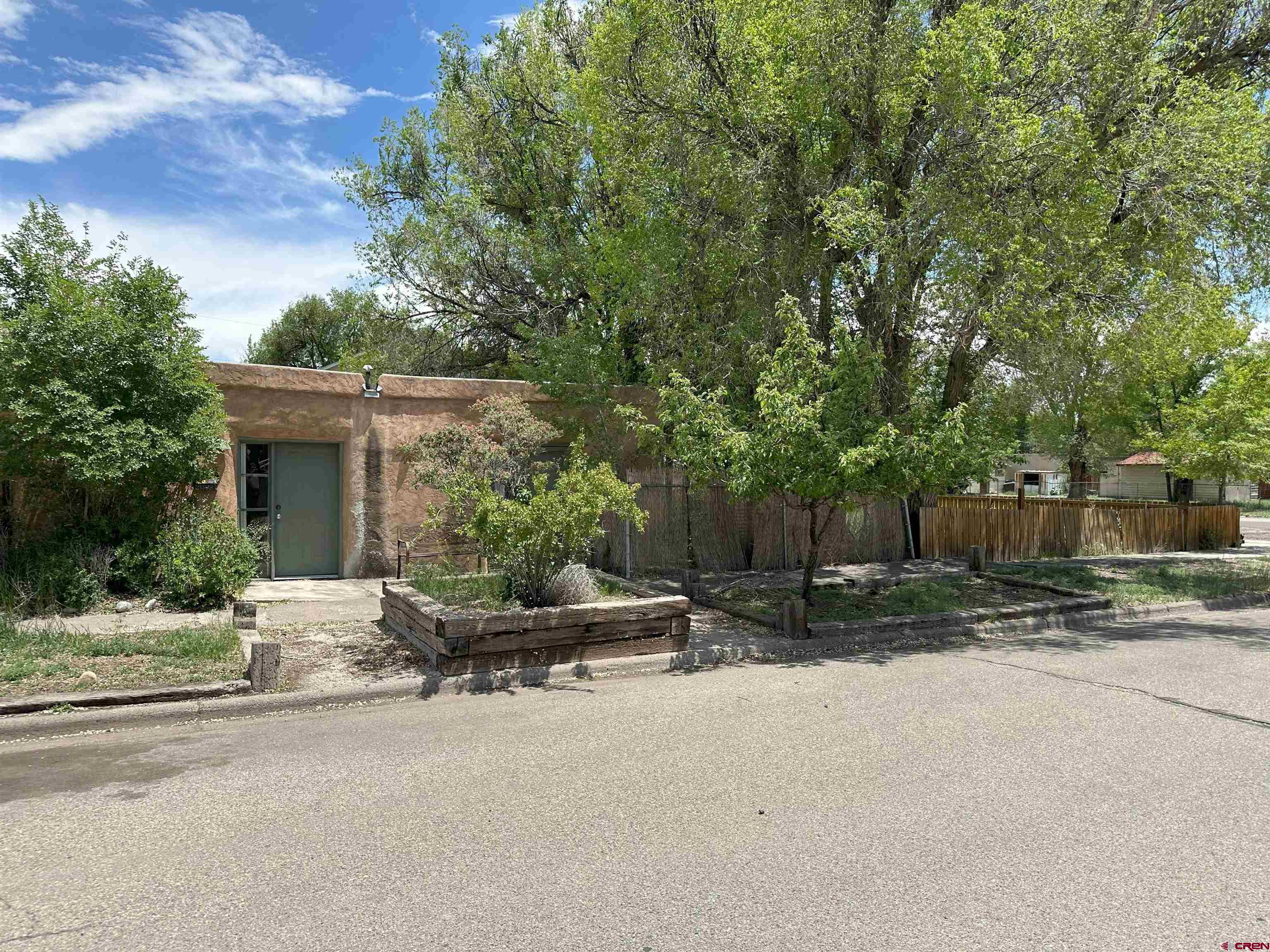 122 & 122.5 Alamosa Avenue