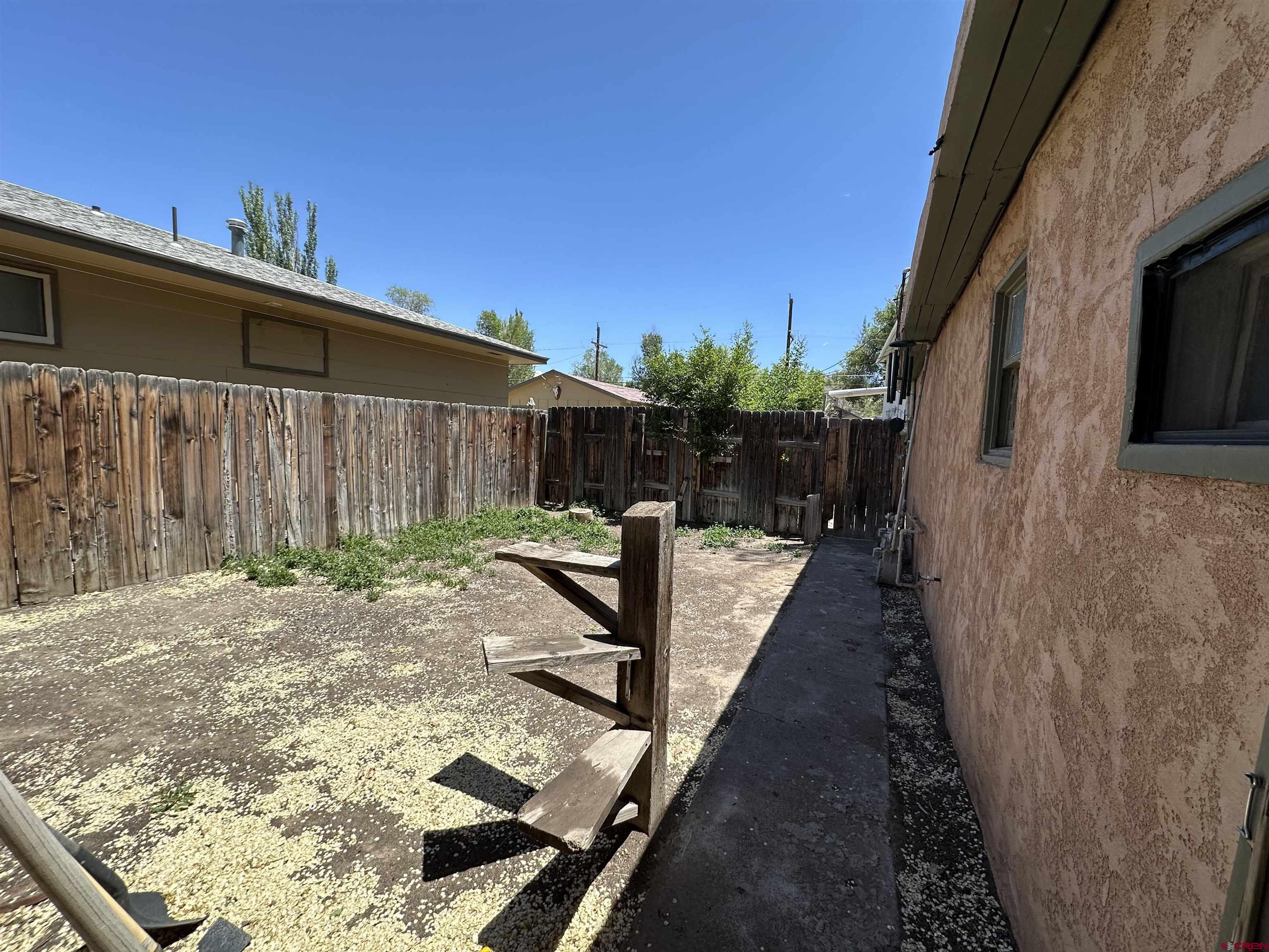 122 & 122.5 Alamosa Avenue
