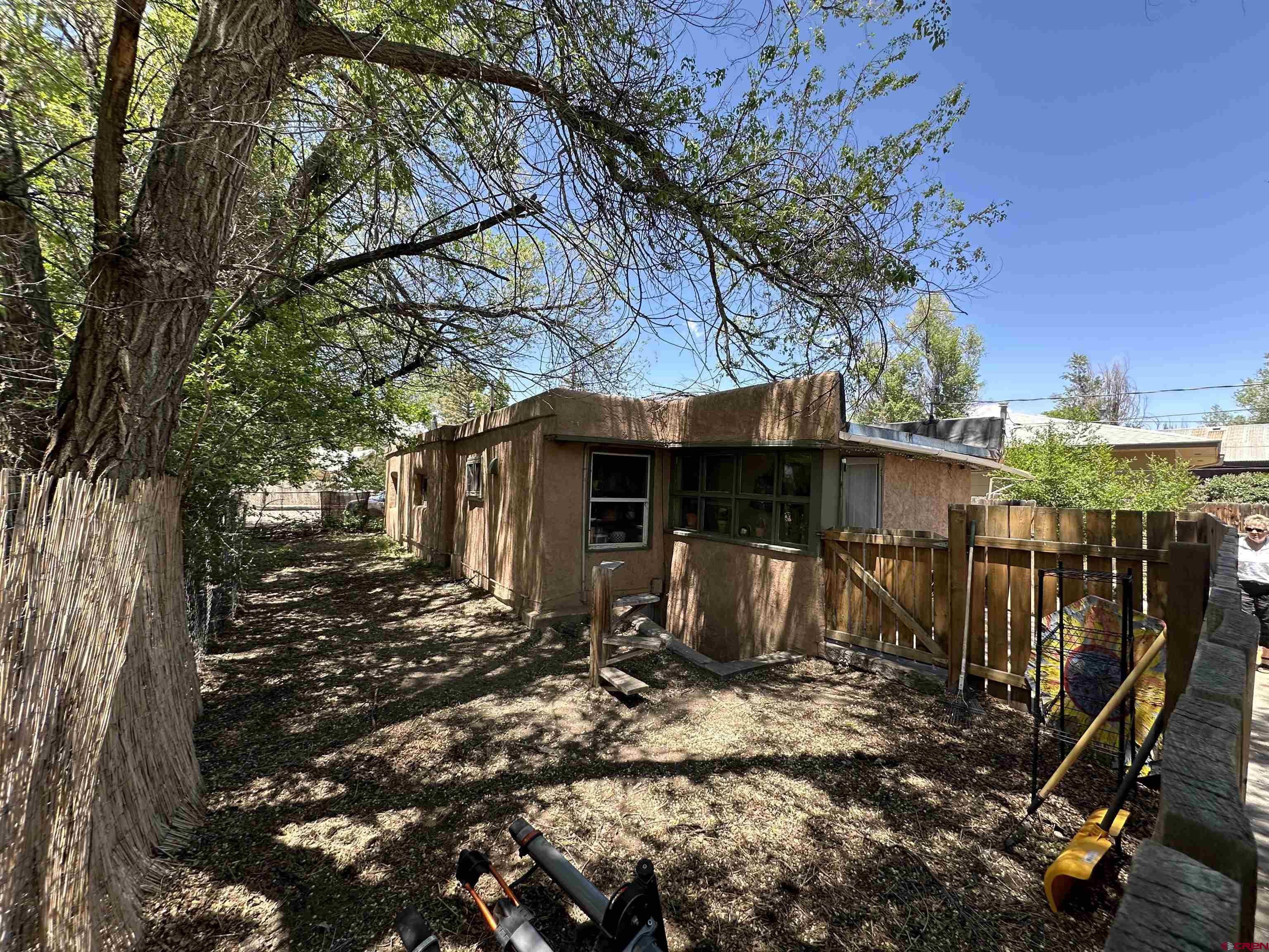 122 & 122.5 Alamosa Avenue