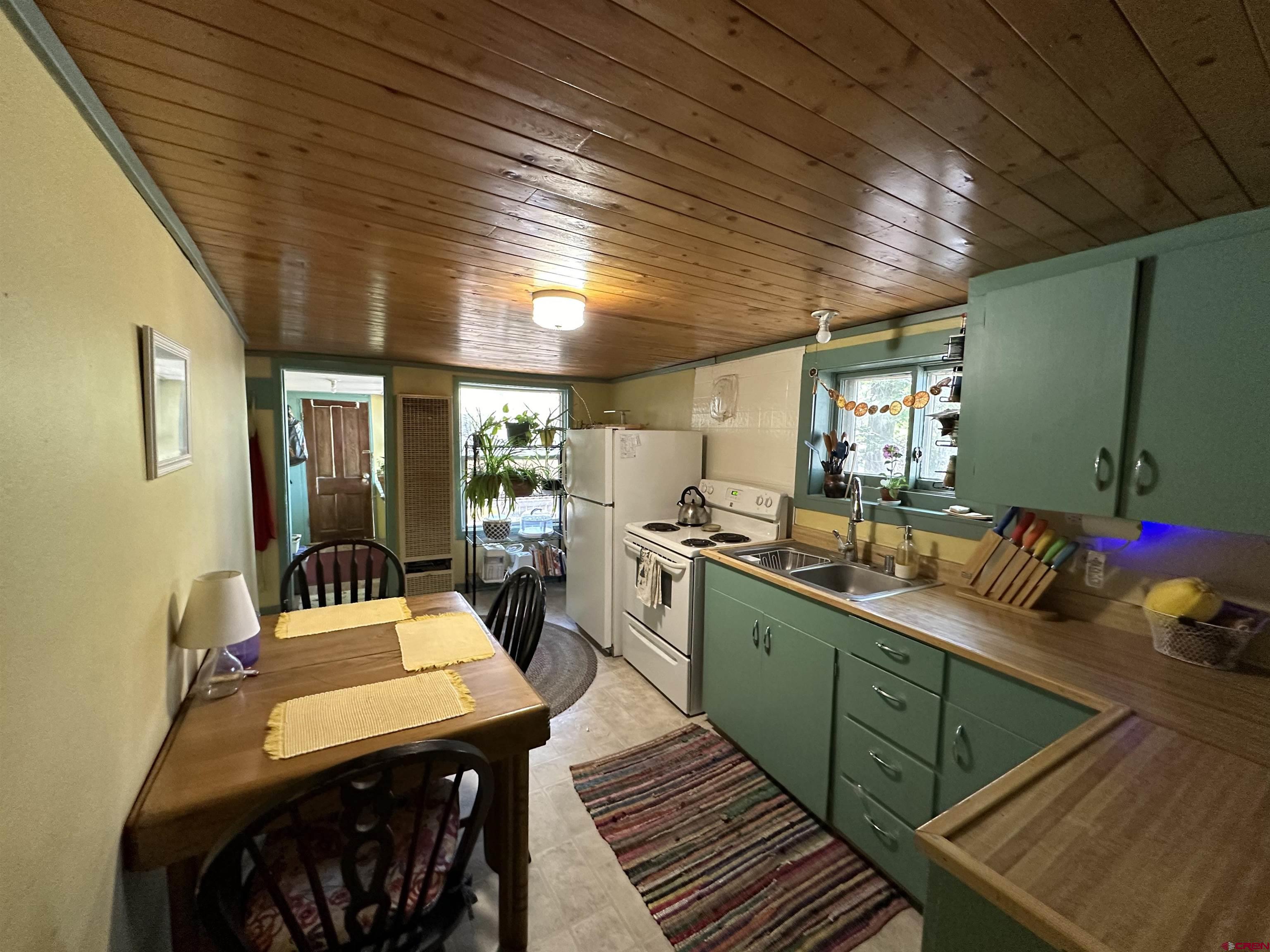 122 & 122.5 Alamosa Avenue