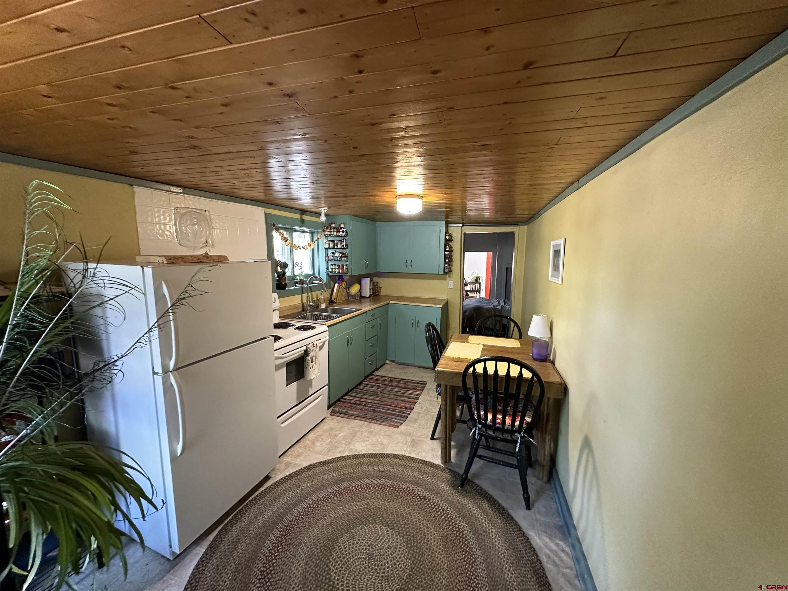 122 & 122.5 Alamosa Avenue