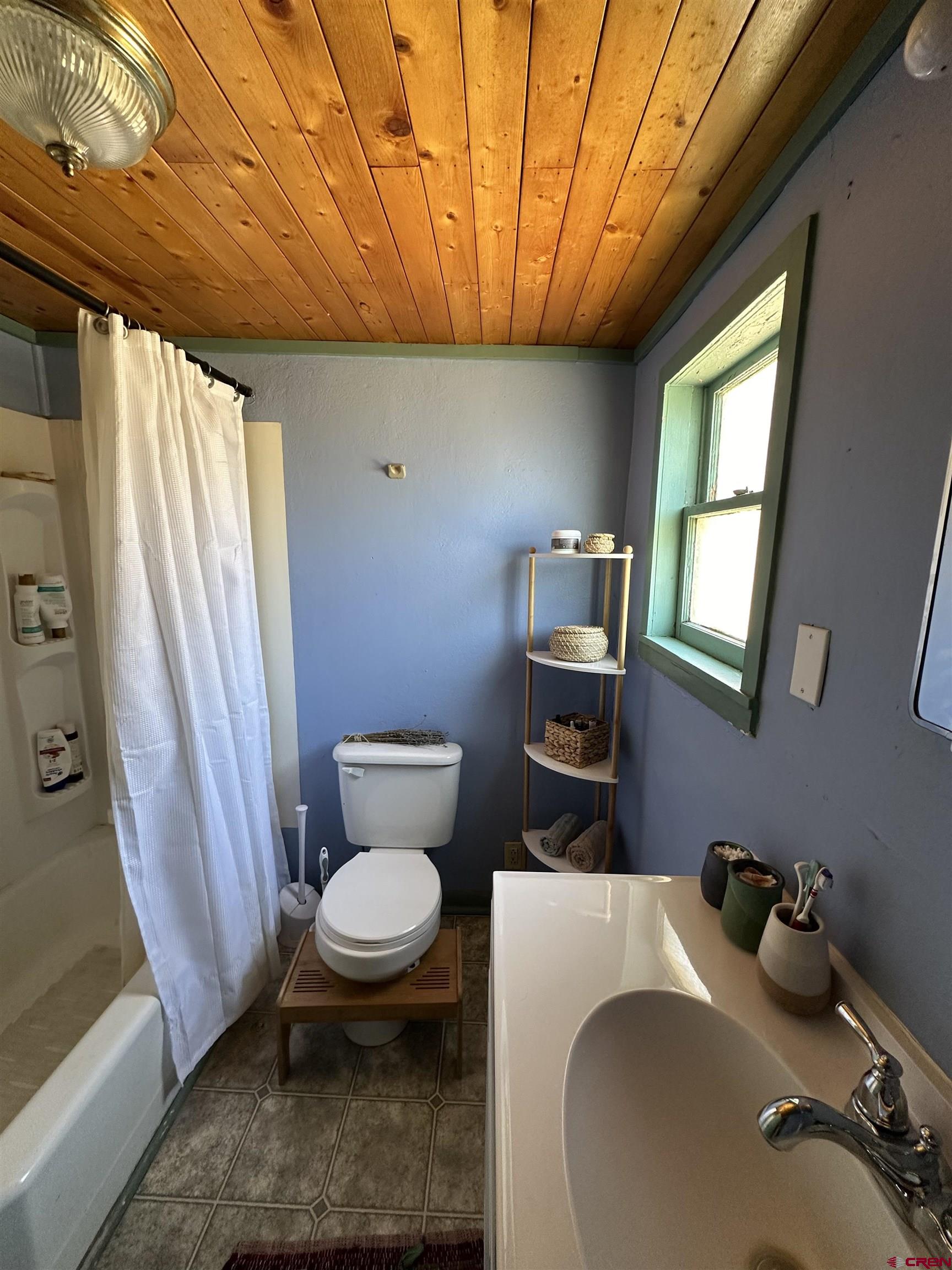 122 & 122.5 Alamosa Avenue