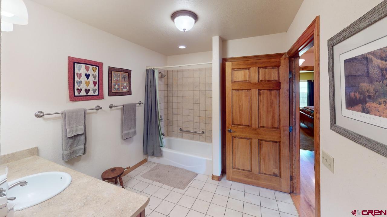 2913 Mimi Lane
