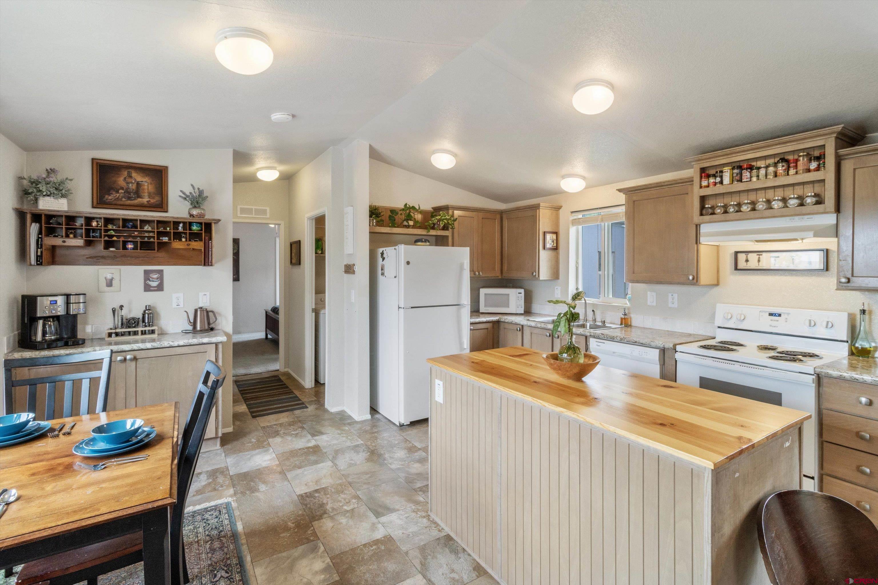995 N Oak Dr