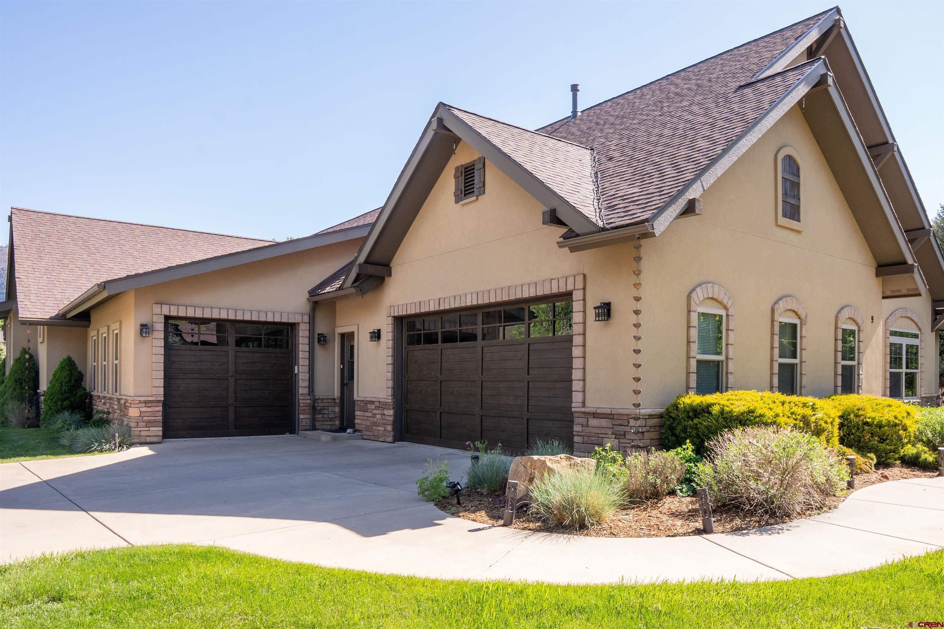 9 Pebble Drive