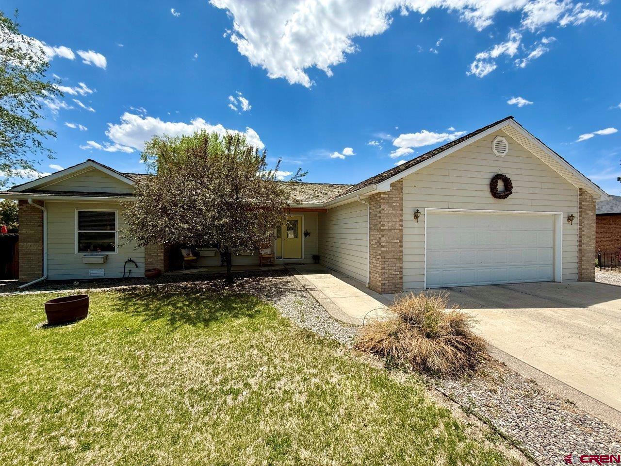 Beautiful home in a quiet setting close to the Black Canyon Golf Course. This lovely home sits on a large .31 acre lot. The exterior features include a brick laid RV pad, garden area, fruit trees, front and back covered patio, and sprinkler system. Step inside to this comfortable open split floor plan home that features vaulted ceilings, gas fireplace, large sunroom with wet bar, a laundry room sink, and large master suite. This is a property and home that will attract many different types of buyers as it is very private, close to a golf course, has space for RV parking and is not part of an HOA. Come take a look!