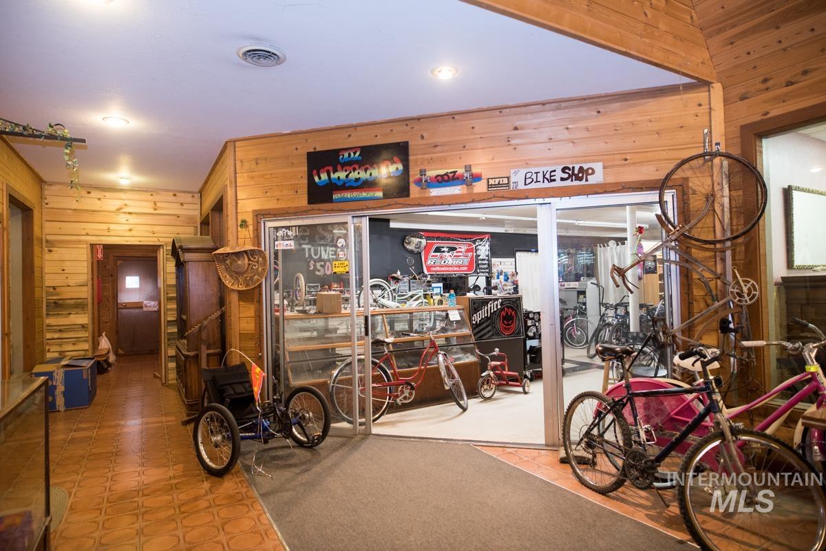 Business/Commercial For Sale – – – Price $320,000 – 158245 | 1st Place