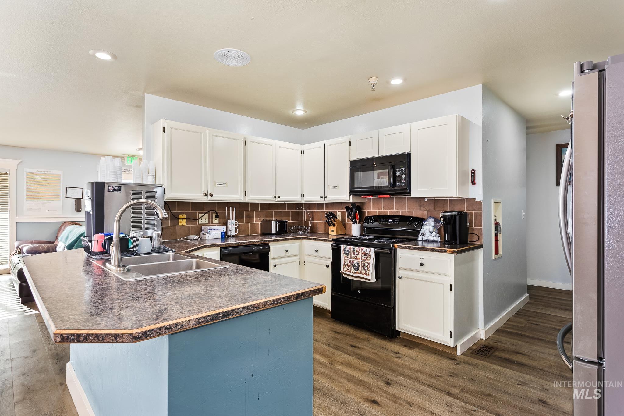 2321 N Kenmere Pl