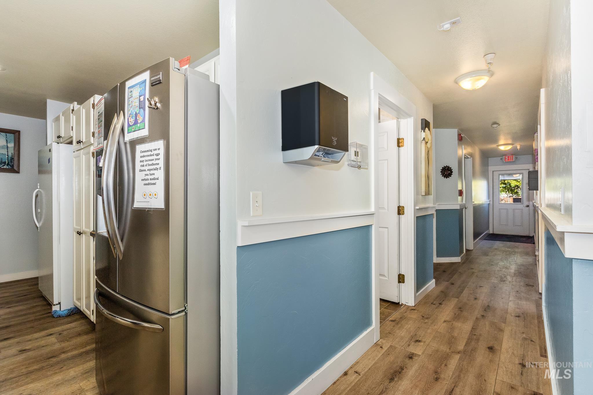 2321 N Kenmere Pl