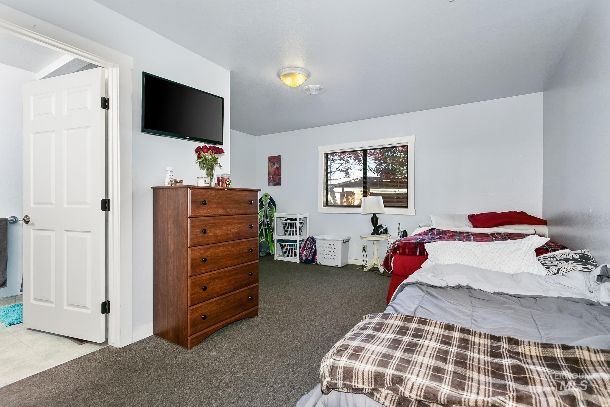 2321 N Kenmere Pl