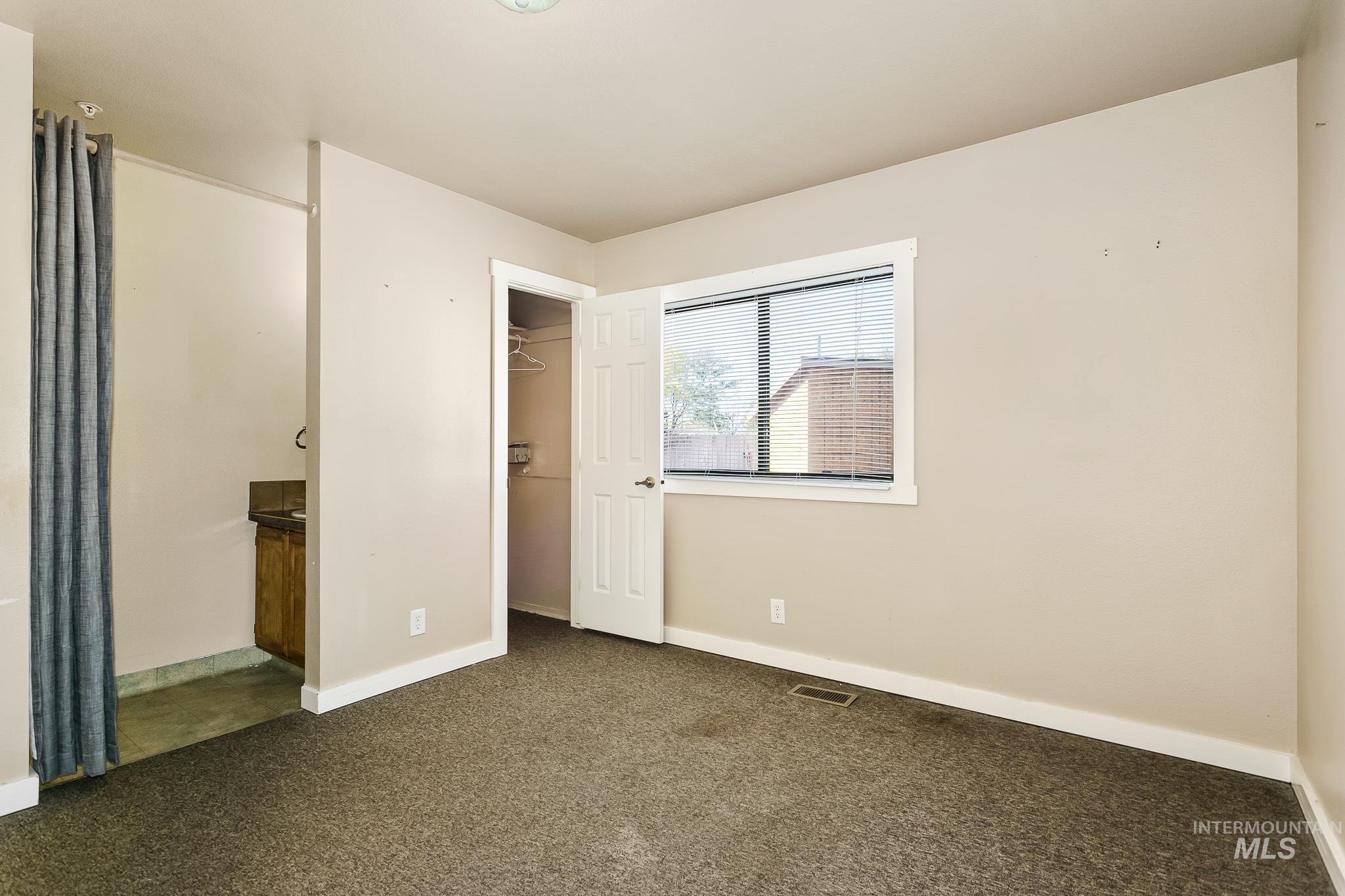 2321 N Kenmere Pl