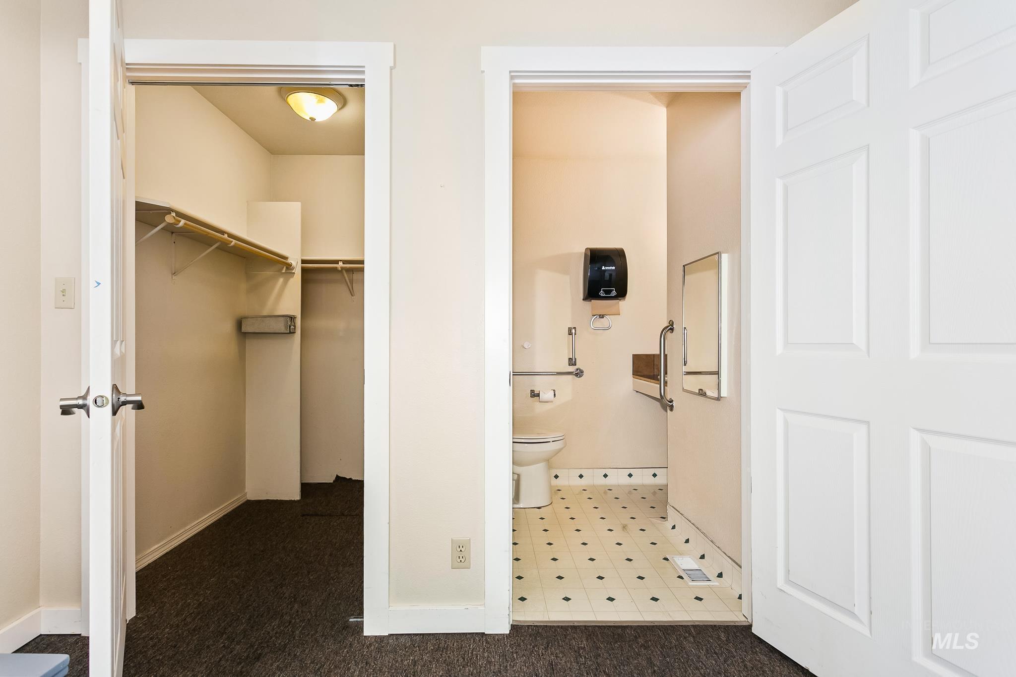 2321 N Kenmere Pl