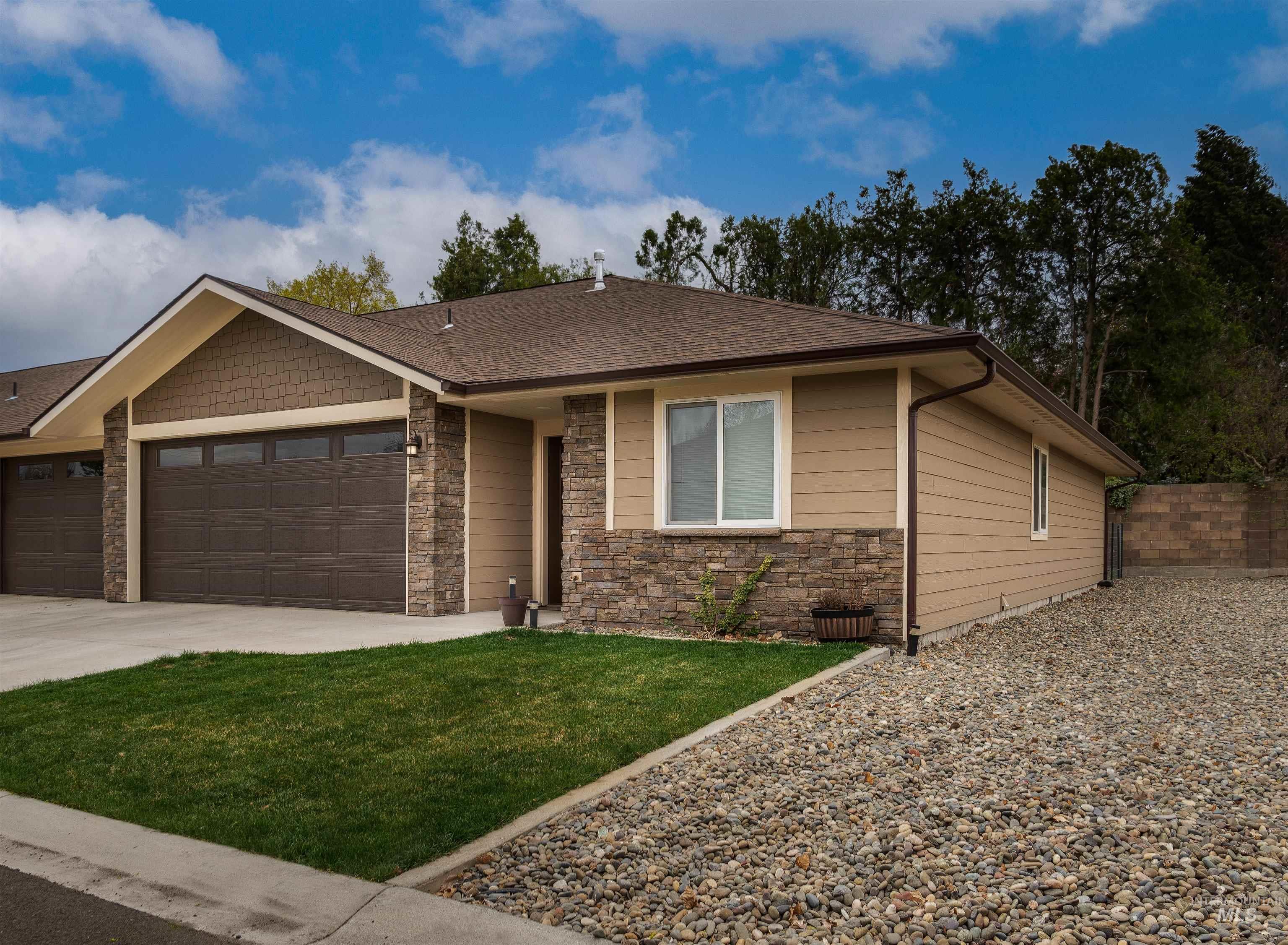 3438 5th St, Lewiston, Idaho 83501, 2 Bedrooms, 2 Bathrooms, Residential For Sale, Price $335,900,MLS 98837976