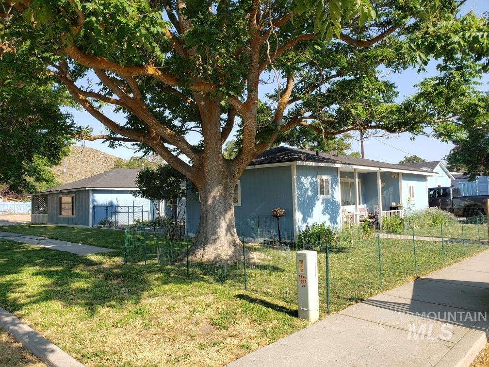 205 W Adams St, Huntington, Oregon 97907, 1 Bedroom, 1 Bathroom, Residential Income For Sale, Price $449,000, 98838030