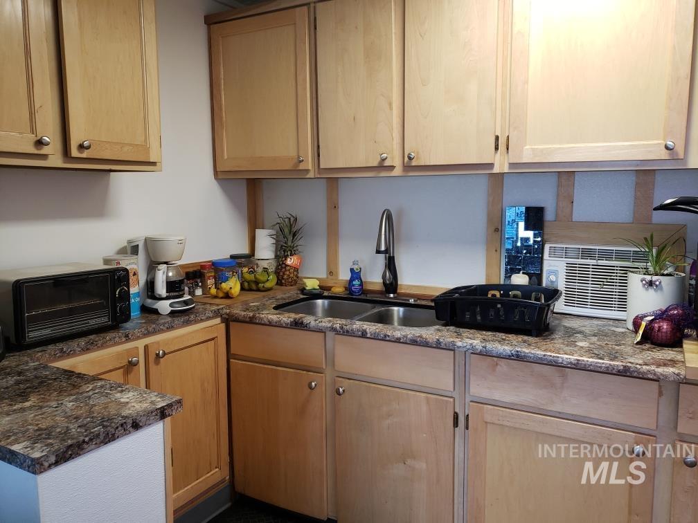205 W Adams St, Huntington, Oregon 97907, 1 Bedroom, 1 Bathroom, Residential Income For Sale, Price $449,000, 98838030