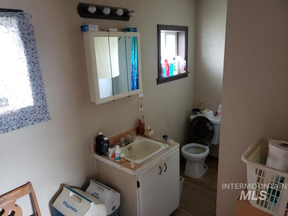 205 W Adams St, Huntington, Oregon 97907, 1 Bedroom, 1 Bathroom, Residential Income For Sale, Price $449,000, 98838030