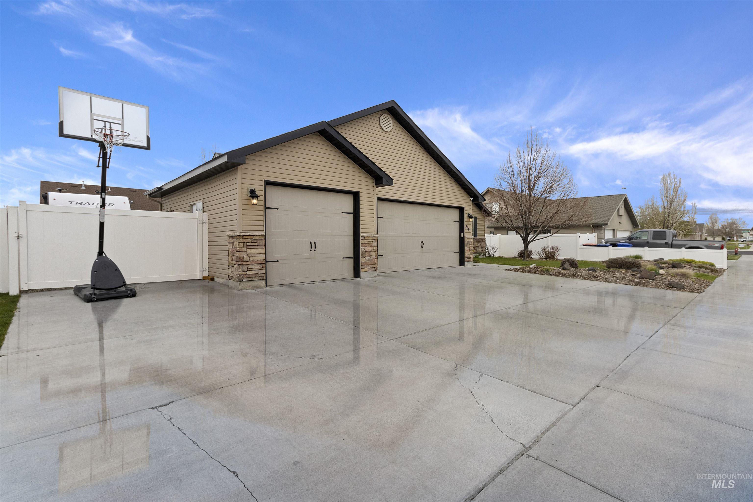 2581 Joshua Way, Twin Falls, Idaho 83301-8943, 6 Bedrooms, 3 Bathrooms, Residential For Sale, Price $565,000,MLS 98839532