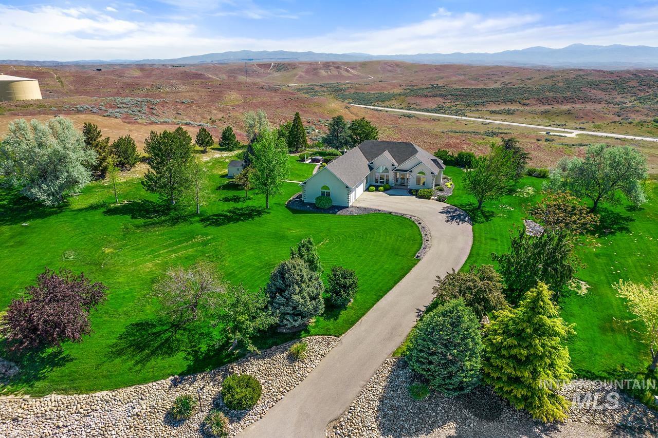 6312 N Hill Point Way, Star, Idaho 83669, 3 Bedrooms, 2 Bathrooms, Residential For Sale, Price $849,000,MLS 98844281