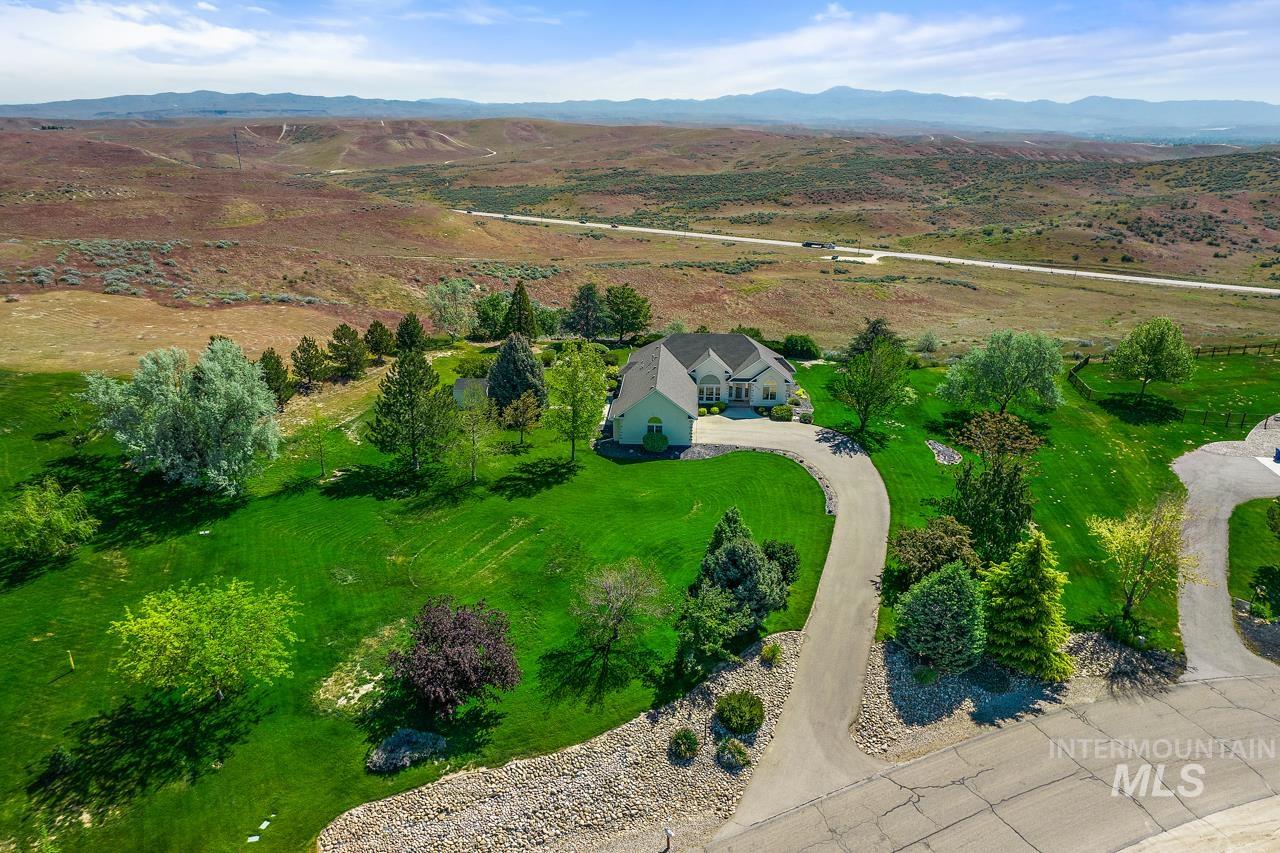 6312 N Hill Point Way, Star, Idaho 83669, 3 Bedrooms, 2 Bathrooms, Residential For Sale, Price $849,000,MLS 98844281