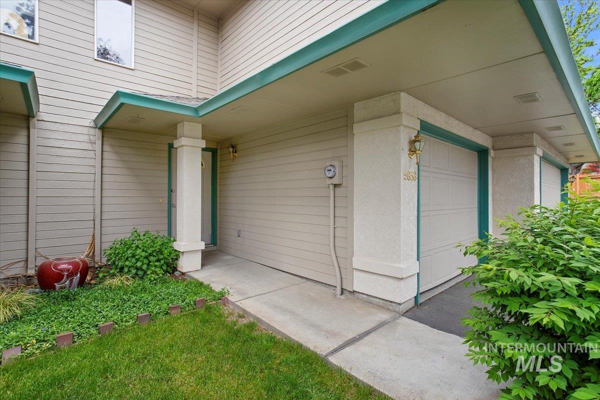 5856 N Cobbler Lane, Boise, Idaho 83703, 3 Bedrooms, 2.5 Bathrooms, Residential For Sale, Price $369,000,MLS 98845021