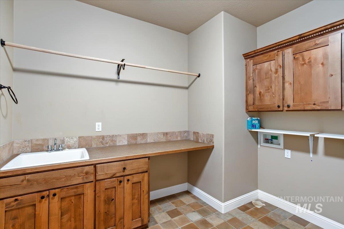 15563 Pecota Pl., Caldwell, Idaho 83607, 3 Bedrooms, 2 Bathrooms, Residential For Sale, Price $597,500,MLS 98846509