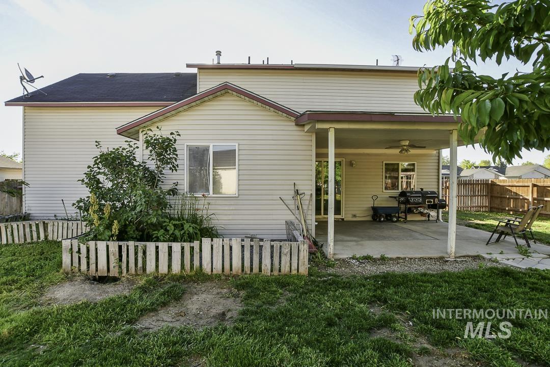 2824 Bristol Ave, Caldwell, Idaho 83605, 5 Bedrooms, 2.5 Bathrooms, Residential For Sale, Price $385,000,MLS 98847404