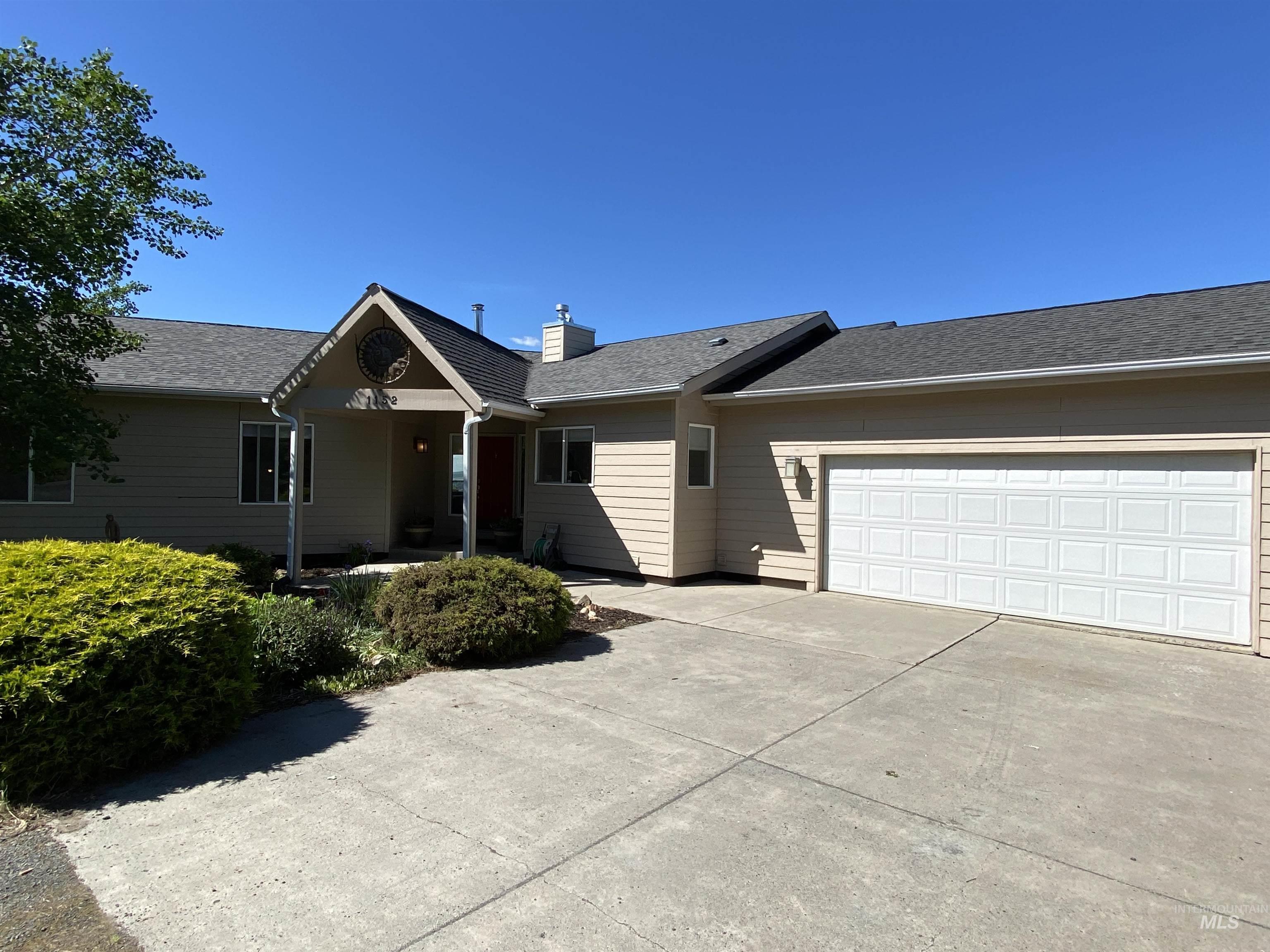 1152 Paradise Ridge, Moscow, Idaho 83843, 4 Bedrooms, 3 Bathrooms, Residential For Sale, Price $956,000,MLS 98847737