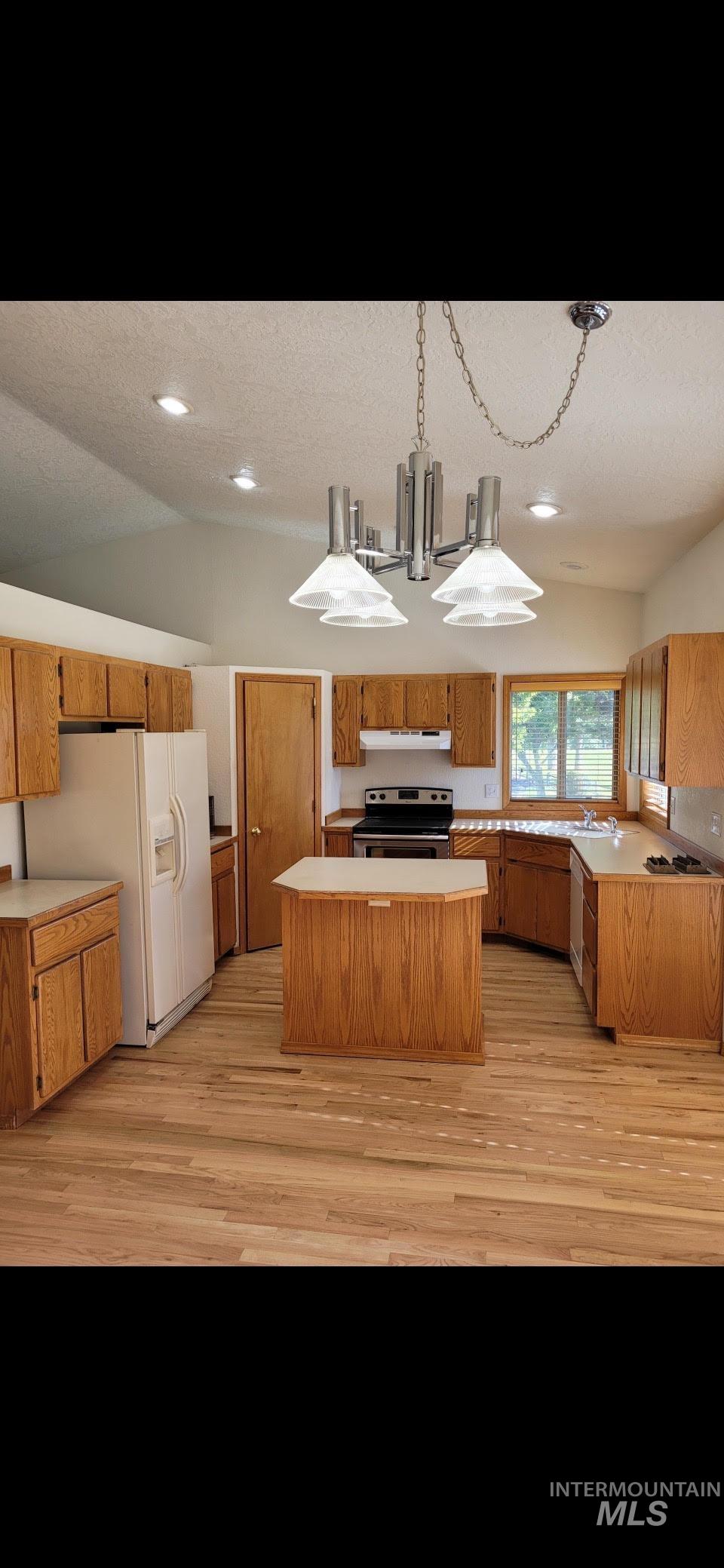 653 Harvey Lane, Eagle, Idaho 83616, 3 Bedrooms, 3 Bathrooms, Residential For Sale, Price $499,900,MLS 98847942